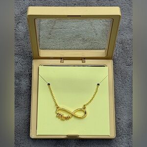🚨3 for $15🚨 Gold Tone Infinity “Mom” Necklace